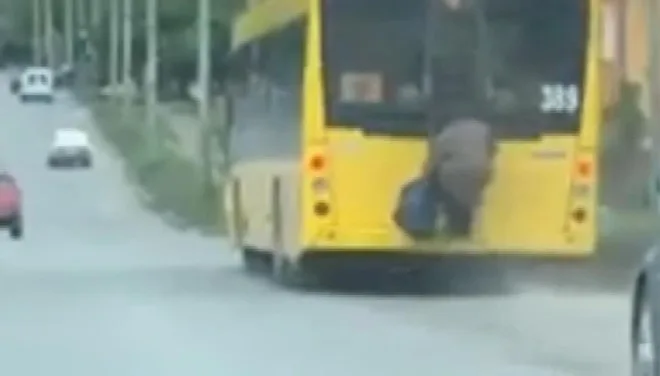 Yaşlı kadın yasağa böyle çözüm buldu!