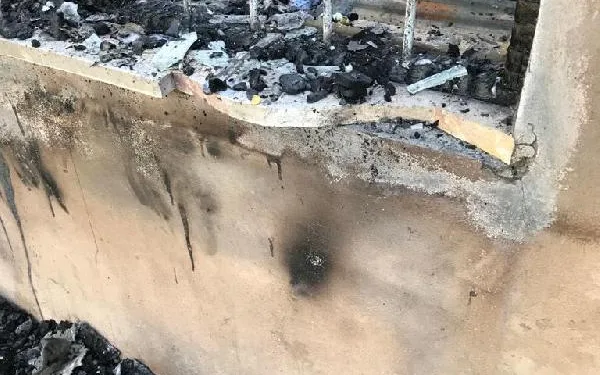 Iğdır’da yıldırım düşen ev yandı