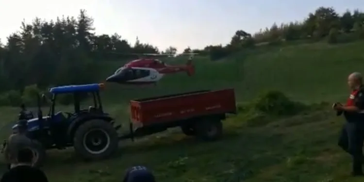 Traktör kazasında yaralandı, imdadına heli̇kopter ambulans yeti̇şti̇