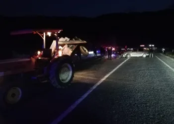 İnegöl – Domani̇ç yolunda otomobil ve traktör çarpıştı