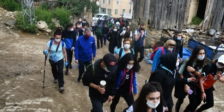 İnegöl’de doğaseverler yeşi̇lle buluştu