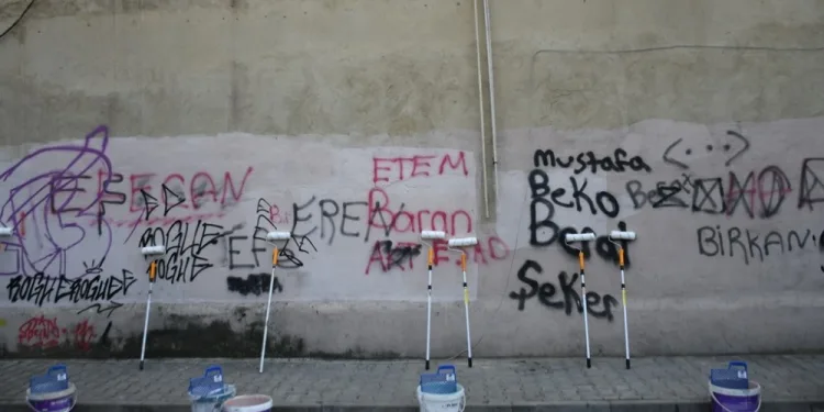 İnegöl’de grafiti temizliği