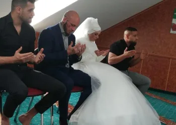 İslam’ı seçen Avusturyalı şampiyon dövüşçü Ott’un nişanlısı da Müslüman oldu