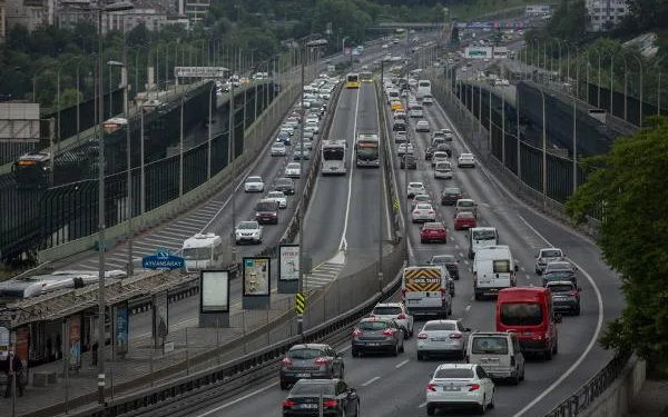 İstanbul trafiğinde sabah yoğunluğu