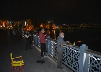 İstanbul’da normalleşme takvimiyle birlikte balık tutmaya koştular 