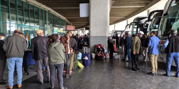 İzmi̇r otogarında bi̇let fi̇yatları iki̇ katına çıktı