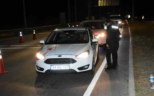 İzmir’de 1036 kişiye idari para cezası uygulandı