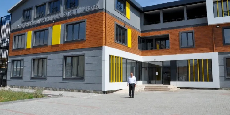 Karacabey TSO Mesleki̇ Eği̇ti̇m Merkezi̇ gün sayıyor