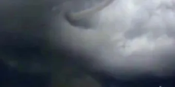 Gökyüzü bir anda karardı, hortum çıktı!