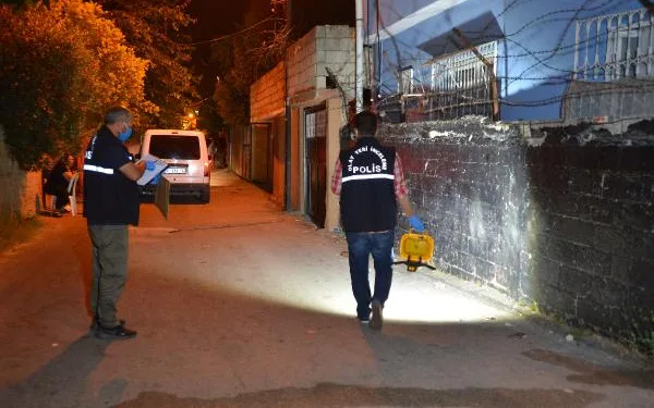 Kavgada boğazından bıçaklanan genç, yaralandı
