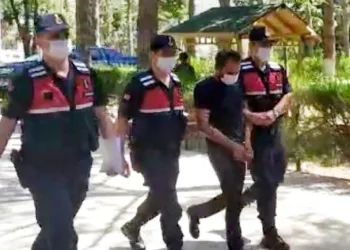 Birçok suçtan aranıyordu! Arabasında kayıp zihinsel kız bulundu!