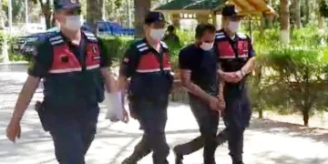 Birçok suçtan aranıyordu! Arabasında kayıp zihinsel kız bulundu!