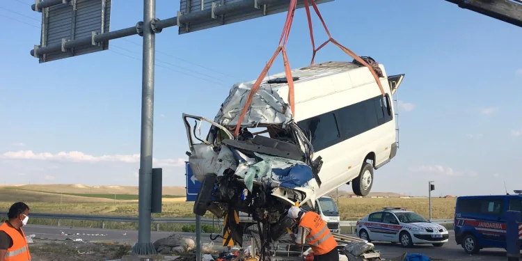 Konya’daki kazada ölenlerin cenazeleri memleketlerine gönderildi