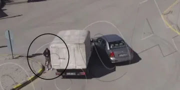 Ölümle burun buruna geldi! Hiçbir şey olmamış gibi yoluna devam etti
