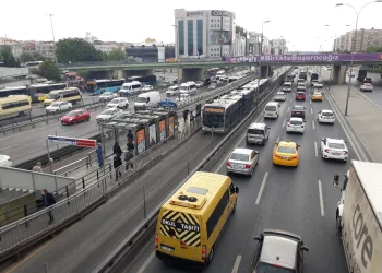 Kısıtlama Sonrası Trafi̇kte Yoğunluk Oluştu