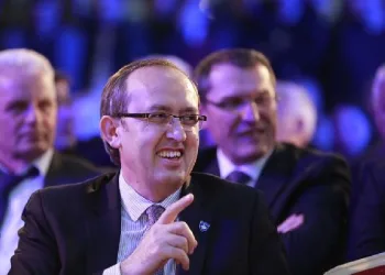 Kosova’da yeni hükümet kuruldu! Kabinede bir Türk yer aldı