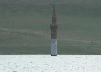Baraj kapakları kapandı, köyün sadece minaresi kaldı