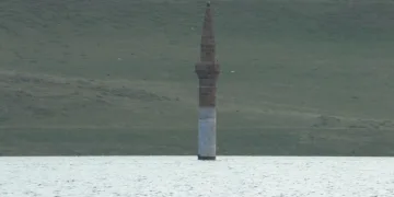 Baraj kapakları kapandı, köyün sadece minaresi kaldı