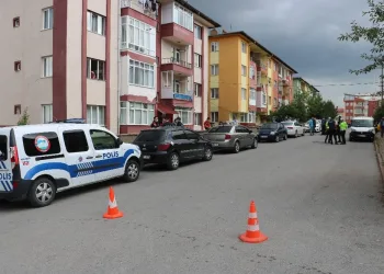 Küçük kıza çarpan sürücüye mahalleli meydan dayağı attı