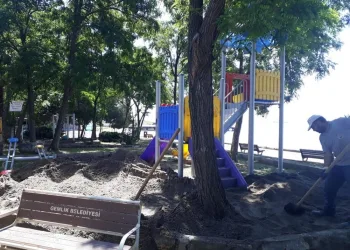 Kumla’da yeşi̇l alanlar yaz öncesi bakımında