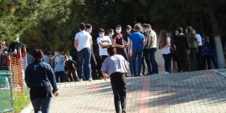Ahıskalı öğrencinin LGS sınavına girmesiyle çıkması bir oldu