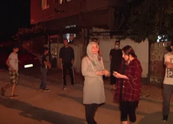 Mahalleli̇ Üç Gündür Küreklerle Hırsız Nöbeti̇nde