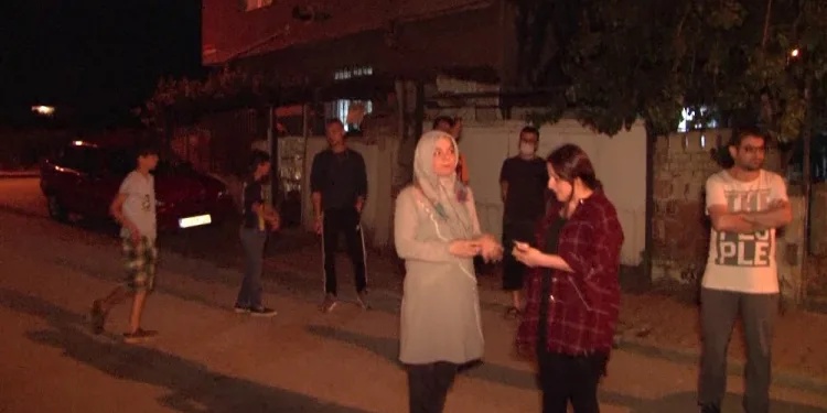 Mahalleli̇ Üç Gündür Küreklerle Hırsız Nöbeti̇nde