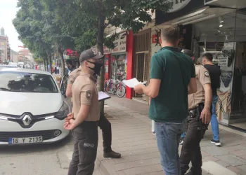 Yasağa rağmen maskesiz dolaştı cezadan kaçamadı