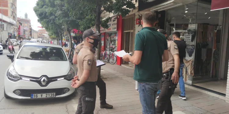 Yasağa rağmen maskesiz dolaştı cezadan kaçamadı