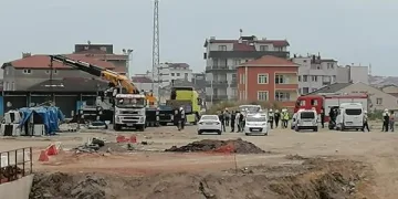 Metro inşaatında üzerine demirler düşen işçi öldü