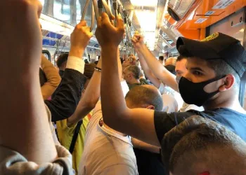 Metroda adım atacak yer kalmadı