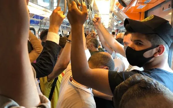Metroda adım atacak yer kalmadı