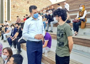 Bursa Milletvekili Esgin, Mi̇llet Bahçesi̇’nde gençlerle buluştu
