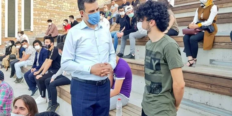 Bursa Milletvekili Esgin, Mi̇llet Bahçesi̇’nde gençlerle buluştu