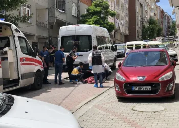3 yaşındaki çocuk, minibüsün altında kalarak can verdi
