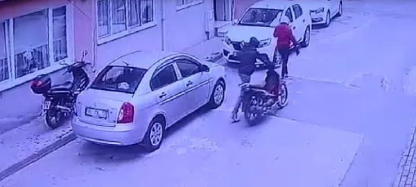 Bursa’da güpegündüz motosikleti böyle çaldılar