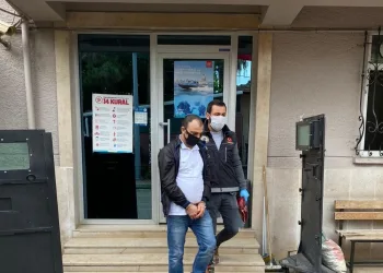 Narkoti̇k ti̇mleri̇ zehi̇r taci̇rleri̇ne göz açtırmıyor