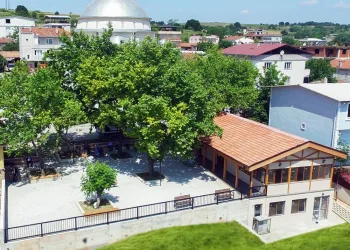 Ni̇lüfer Gökçeköy yeni meydan ve kahvehaneye kavuştu
