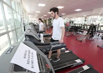 Ni̇lüfer’de spor salonları ve havuzlar yeni̇den açıldı