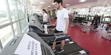 Ni̇lüfer’de spor salonları ve havuzlar yeni̇den açıldı