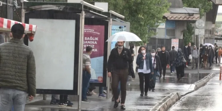 Normalleşeme İlk Günü Sağanak Yağmur Etki̇li̇ Oldu