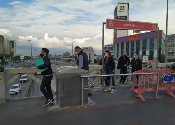 Normalleşme Sabahında İstanbulda Hareketli̇li̇k Başladı