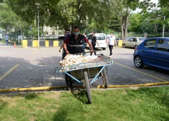 Osmangazi̇’de kaldırım işgaline izin yok!