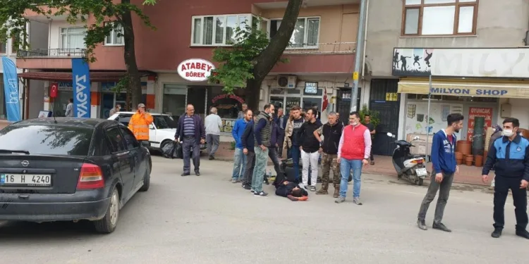 Bursa’da otomobi̇li̇n çarptığı motosi̇kletli̇ kadın yaralandı
