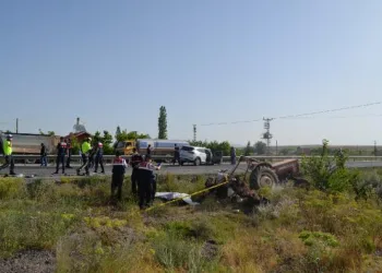 Traktör, ikiye bölündü! Dede öldü, torunu ve 2 kişi yaralı