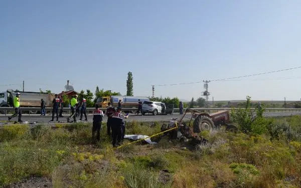 Traktör, ikiye bölündü! Dede öldü, torunu ve 2 kişi yaralı