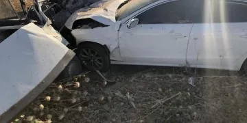 Otomobiller çarpıştı, 2 kardeş öldü