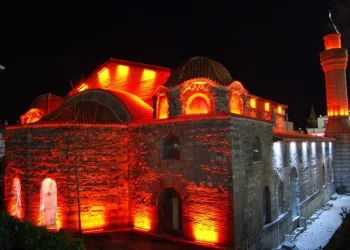 İki Ayasofya, iki farklı uygulama