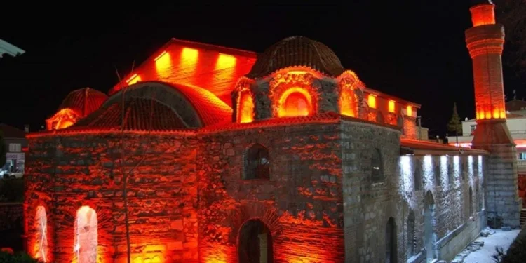 İki Ayasofya, iki farklı uygulama