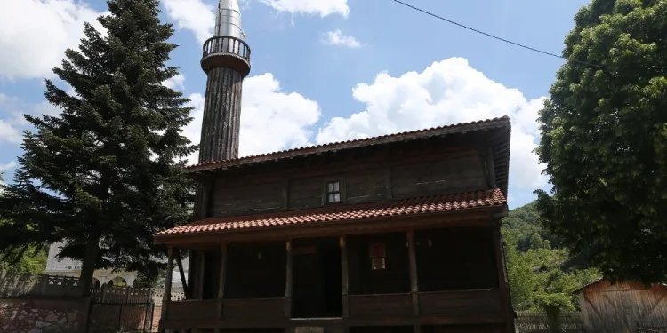 Bursa’da çivi çakılmadan yapılan cami, 136 yıldır ayakta